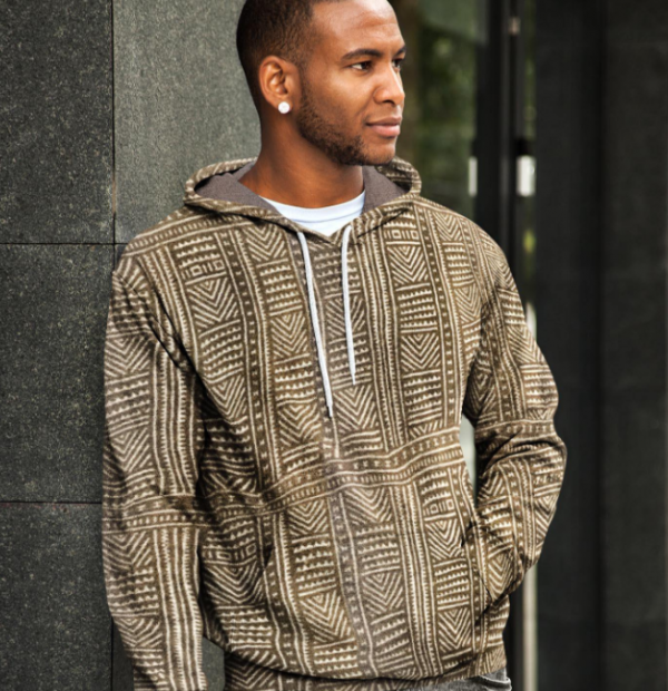 Hoodie dengan pola tribal